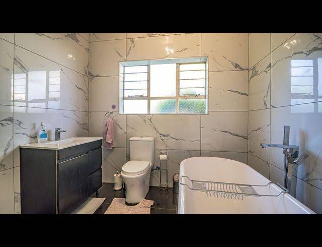 4 BEDROOM HOUSE FOR SALE IN MEADOWBROOK